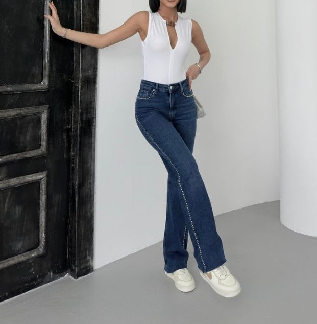 Jean large à détails strass