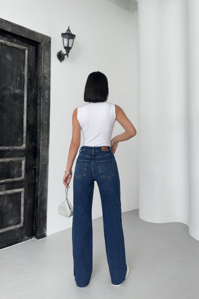 Jean large à détails strass