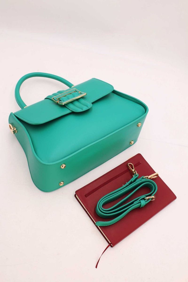 👜 Sac à main noir élégant – Fermoir doré