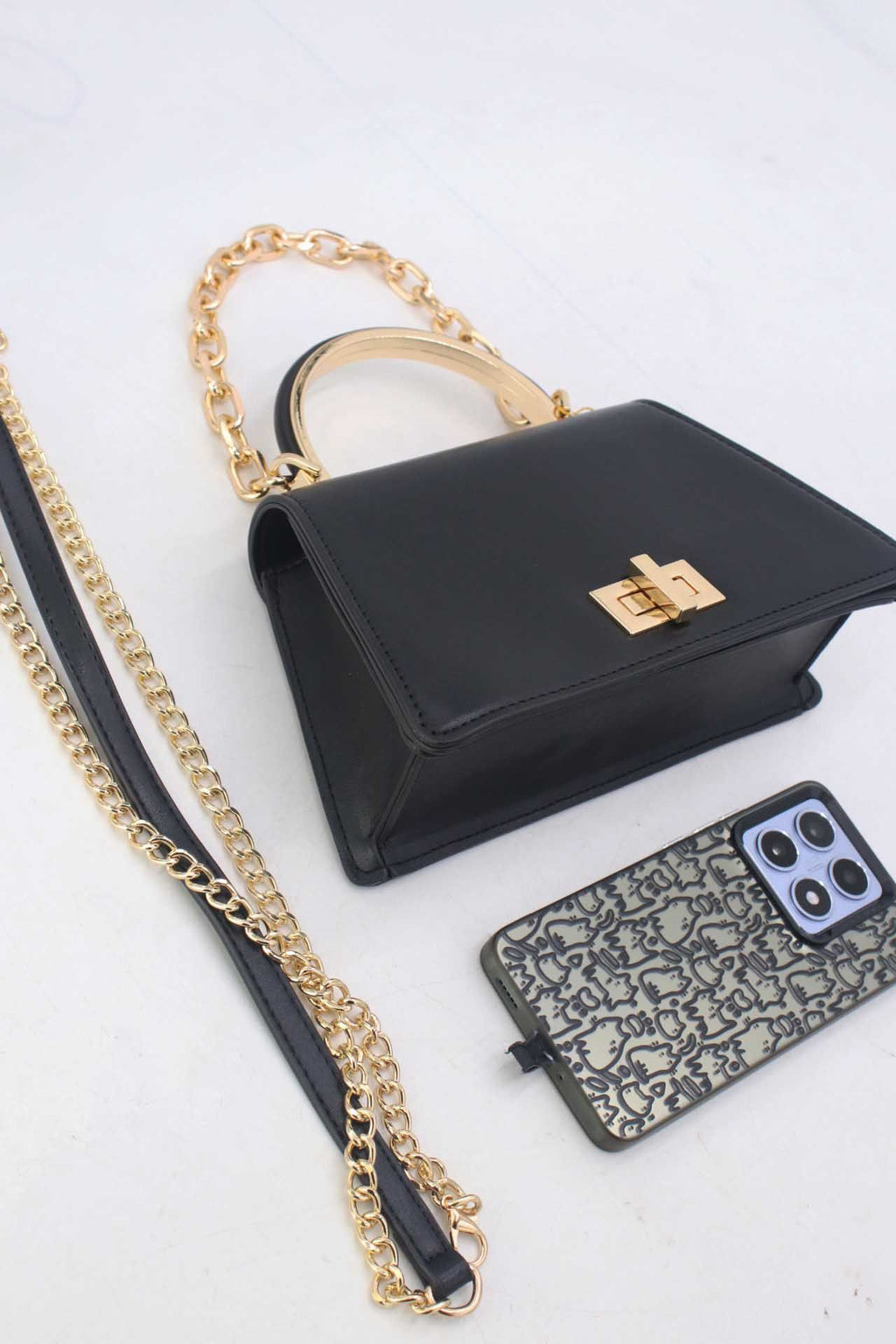 Sac à main élégant avec chaîne
dorée