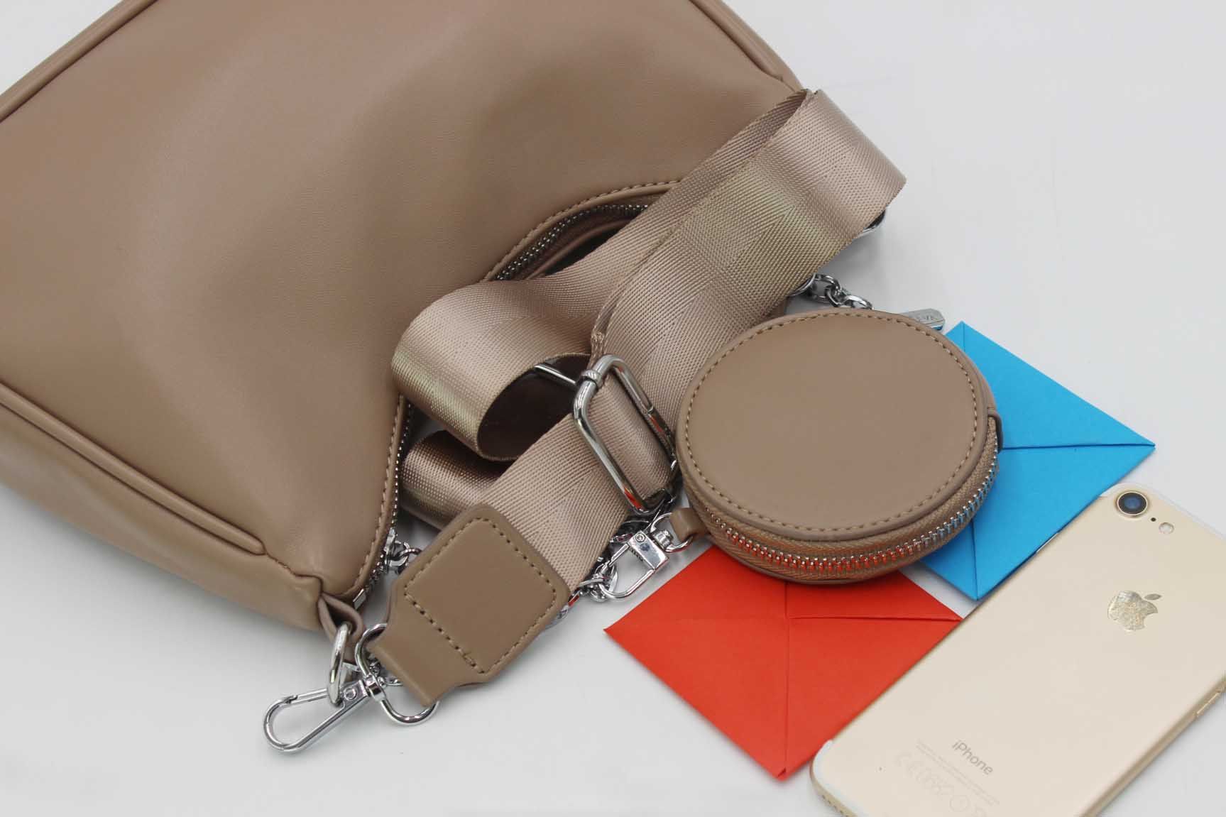 Sac bandoulière camel - chaîne argentée + pochette assortie